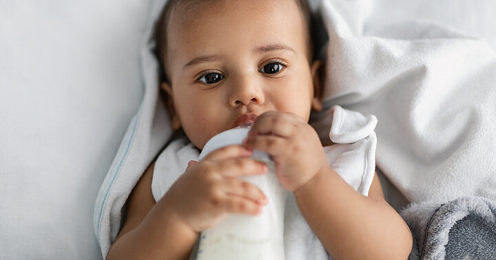 6 month old baby bottle feeding