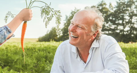 Stefan Hipp looking at an organic carrot